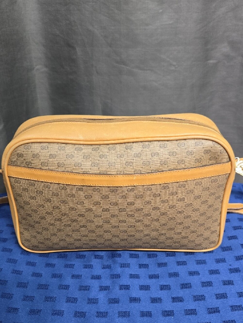 Gucci Beige Brown Monogram Messenger Bag with Tan Leather Trim - Picture 2 of 16